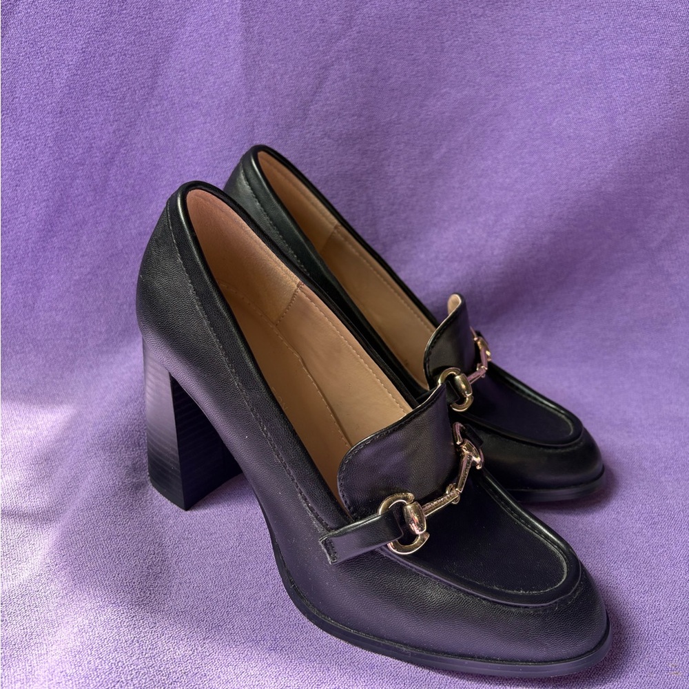 BCBGeneration Yixy Loafer Pump 7M Faux Leather Heeled Harness Preppy Academia